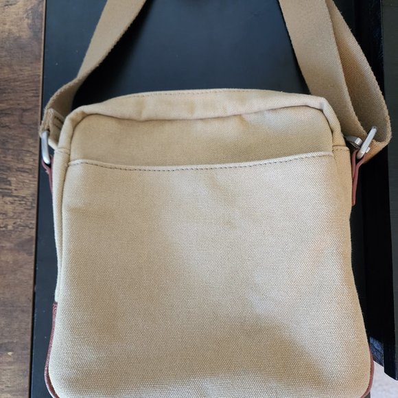 Beige Tommy Hilfiger Travel/Passport Bag Used Once - Picture 2 of 5